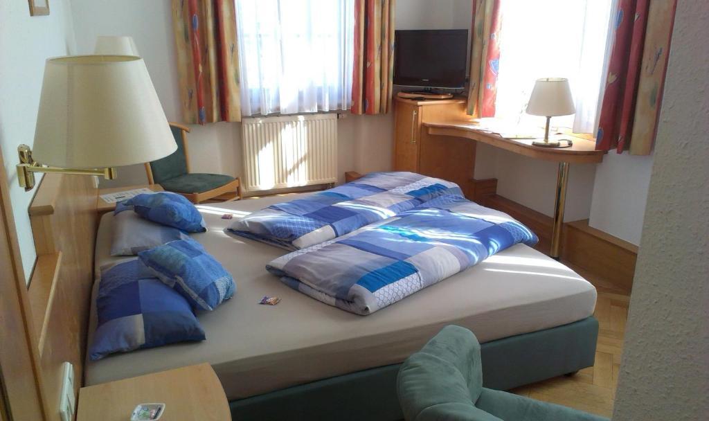 Hotel Restaurant Hambacher Winzer Neustadt an der Weinstrasse Room photo